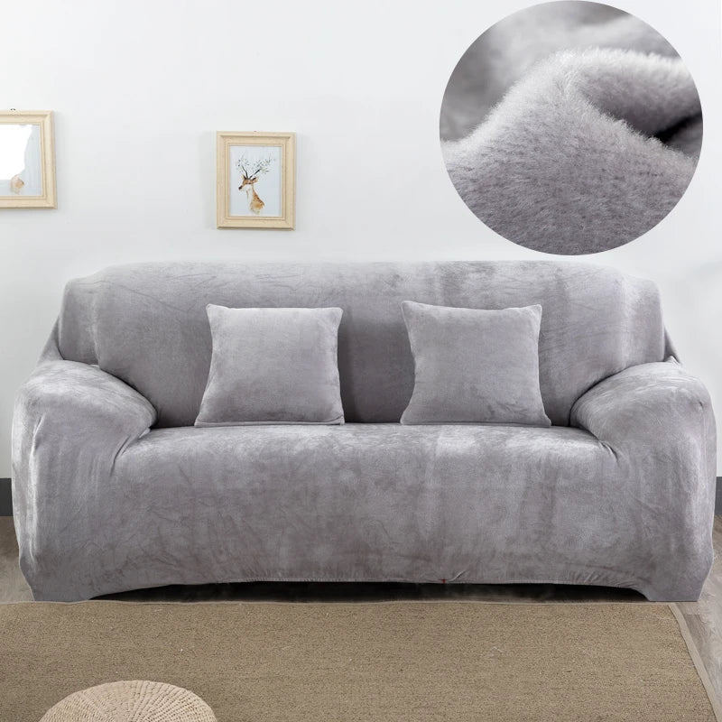 Housse de canapé velours unie MIDWAY gris argent sur un canapé 3 places