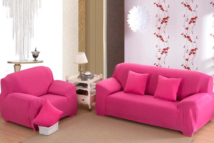 Housse de canapé extensible unie NEWTON rose dans un salon